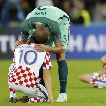 TouchlineX's tweet photo. 🚨 𝗗𝗜𝗗 𝗬𝗢𝗨 𝗞𝗡𝗢𝗪: The last time that Croatia and Portugal faced each other in the knockout stage of a major tournament was at Euro 2016. https://t.co/8iGjkJxocv