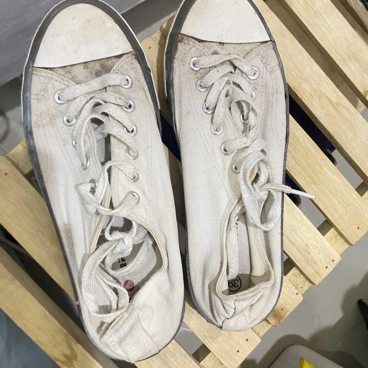 ourlildays's tweet photo. Want to Sell

sepatu air walk 
• size 39
• kondisi sesuai video bisa dicuci dlu ya sblm aku send ke km
• no box
• safe packaging

🏷️ 80k
Split payment https://t.co/PnUOlaOeB3