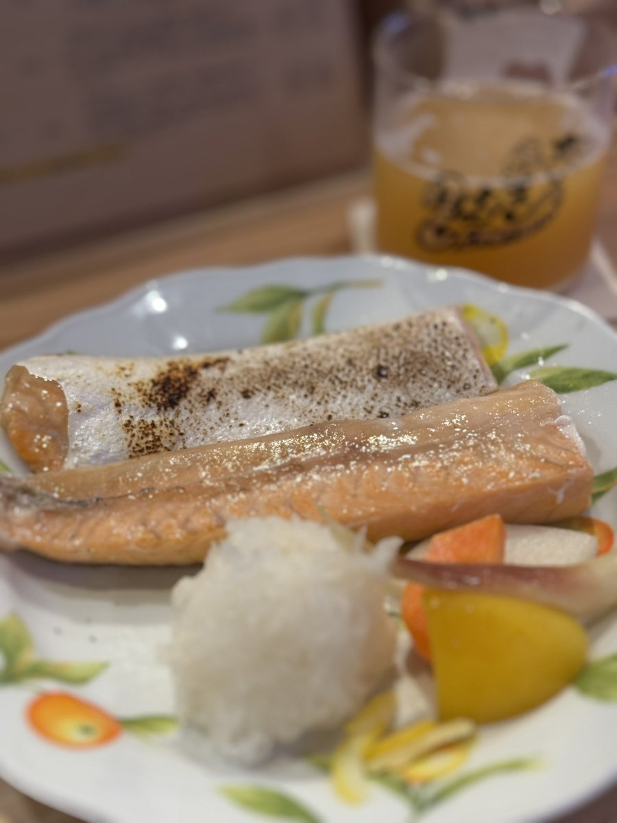 Jun_No13's tweet photo. 待ち合わせまで時間が��るので🍻
#クラフトビール 
#CraftBeer2むぎ 
#YoroccoBeer 
#WashedOut 
#伊勢角屋麦酒 × #PomonaIsland 
#ねこじま https://t.co/2GwY9XTRuR