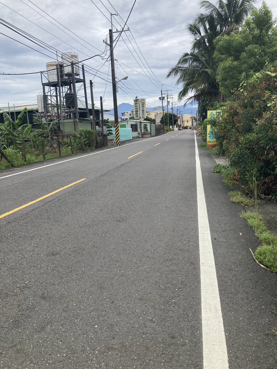 155EK155's tweet photo. 冠水が引いた後、平和な町並みに戻りました。

Es交信が盛んだった日本国内では、夕方にはF層による遠距離交信も少し出来ました。

久しぶりのFBな交信、ありがとうございました。

#PEC_JT https://t.co/54rcdVflRt