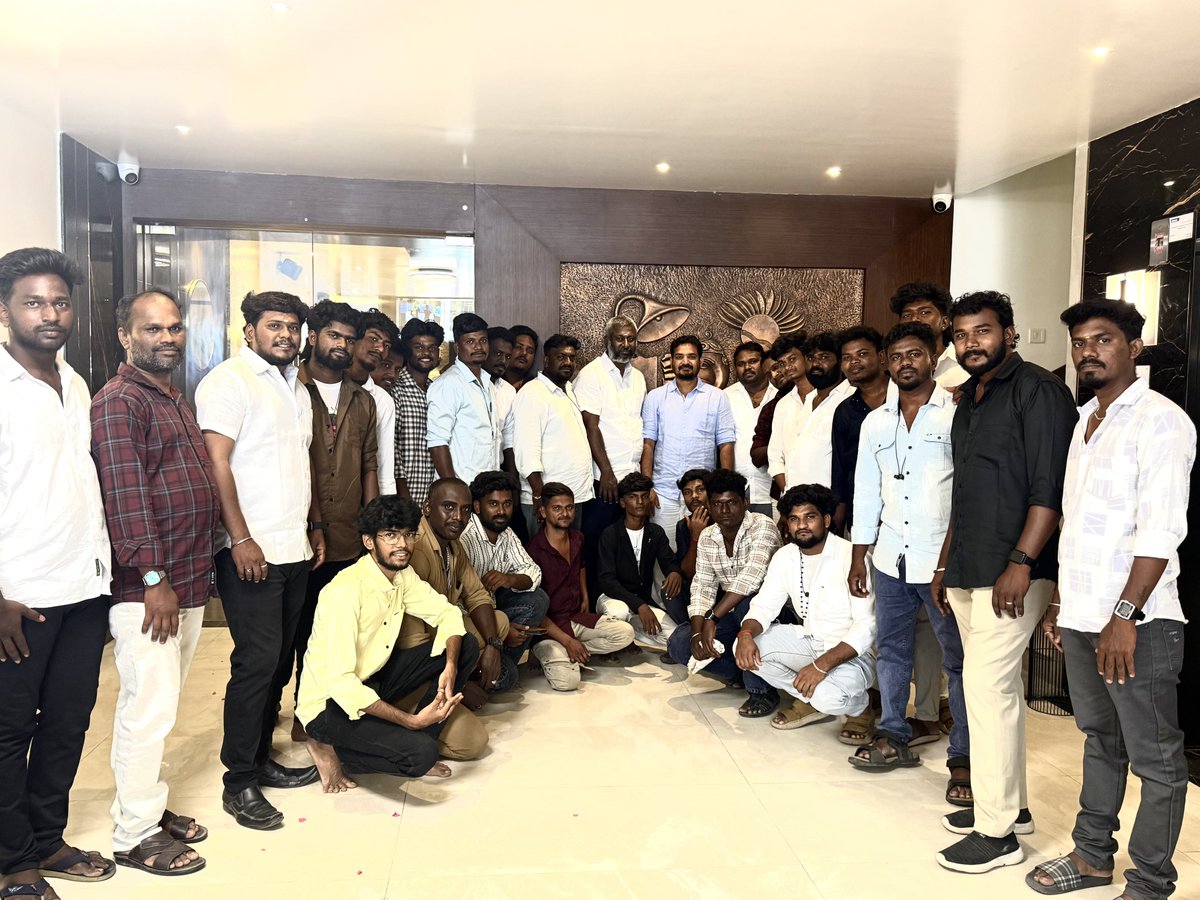 B_RAJA_'s tweet photo. விருதுநகர் மாவட்ட தலைவர் திரு ஜமால் அவர்களின் திருமணத்தில் கலந்து கொண்டு அனைத்திந்திய தலைமை தனுஷ் சார் நண்பர்கள் நற்பணி மன்றத்தின் சார்பில் வாழ்த்துக்களை தெரிவித்தோம்..
தலைவர் @dhanushkraja ❤️ https://t.co/zyGquTHkBw