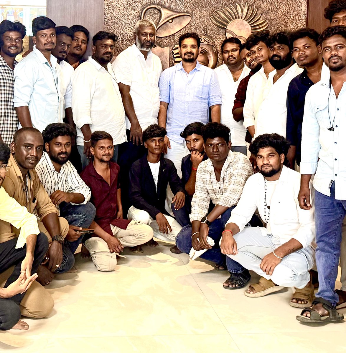 B_RAJA_'s tweet photo. விருதுநகர் மாவட்ட தலைவர் திரு ஜமால் அவர்களின் திருமணத்தில் கலந்து கொண்டு அனைத்திந்திய தலைமை தனுஷ் சார் நண்பர்கள் நற்பணி மன்றத்தின் சார்பில் வாழ்த்துக்களை தெரிவித்தோம்..
தலைவர் @dhanushkraja ❤️ https://t.co/zyGquTHkBw