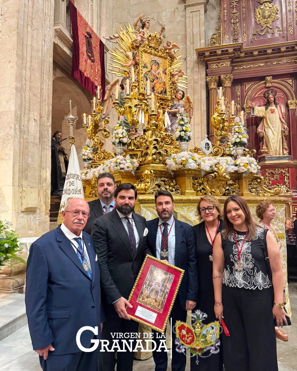 VirgenGranada's tweet photo. Al término de la Eucaristía, nuestra Hermandad hizo entrega de un recuerdo a la Archicofradía y a la Comunidad Redentorista como muestra de profundo agradecimiento por la fraterna acogida brindada a Nuestra Hermandad durante su estancia en el Santuario con motivo de la https://t.co/CVQ9WNbs35