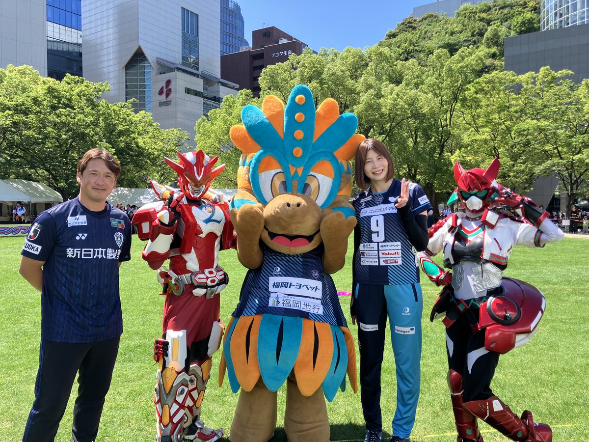 AvispaF's tweet photo. 【イベント参加のご報告】

『FUKUOKA スポーツフェスタ オープニングフェス』
日時：6/28（日）9:30～17:30

福岡県内のスポーツ団体、大会アンバサダーのドゲンジャーズ 、生田衣梨奈さん、スペシャルゲストの川崎宗則さん、坪井慶介さん、参加者の皆さんと一緒に新しい「スポーツフェスタ」を行いました！

アビスパ福岡は、中村北斗 クラブ・フェロー、スクールコーチ、クラブ職員が参加、キックターゲット体験を実施させていただきました⚽

これからも福岡県のスポーツに関わる皆様と一緒に、福岡のスポーツ文化を盛り上げられるように活動してまいります🐝

ご来場いただいた皆様、ありがとうございました🙌

#FUKUOKAスポーツフェスタ
#アビスパ福岡