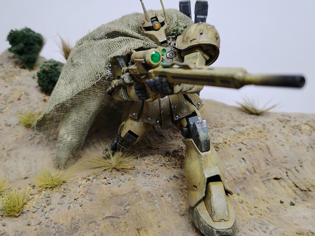 tsukune_94's tweet photo. メン限企画に投稿した作品です。
HGザクIスナイパー（ヨンム・カークス機）
テーマ「荒野をさすらう孤高のスナイパー」

ちょくちょく進捗報告してたけどあそこからの変貌ぶりｗ迷彩は砂でほとんど隠れました！
砂イパー

＃めこ丸隊
＃ガンプラ https://t.co/9z1X5XOmcP