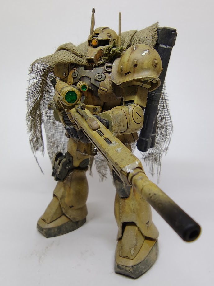 tsukune_94's tweet photo. メン限企画に投稿した作品です。
HGザクIスナイパー（ヨンム・カークス機）
テーマ「荒野をさすらう孤高のスナイパー」

ちょくちょく進捗報告してたけどあそこからの変貌ぶりｗ迷彩は砂でほとんど隠れました！
砂イパー

＃めこ丸隊
＃ガンプラ https://t.co/9z1X5XOmcP