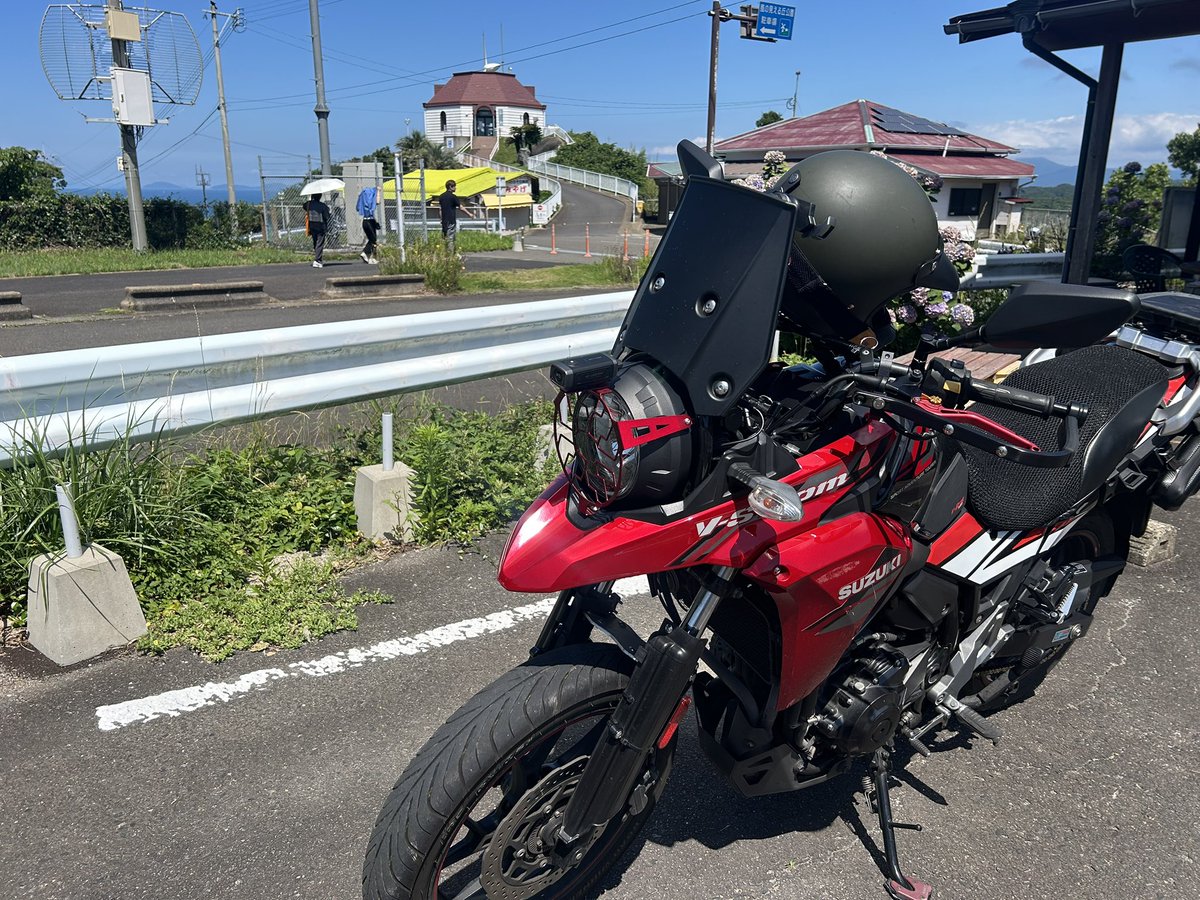 MGS1_KAMEN_RIDE's tweet photo. #バイク #VSTROM250 #Vストローム250 #ツーリング 

バイクツーリングVストローム250

加部島
呼子大橋
田島神社
風の見える丘公園

ライダーさん達
ヤエーありがとう🖐️

田島神社前の砂利急坂で転倒した
ライダーさん

無事に帰ってるといいけど… https://t.co/pz1eCChky3