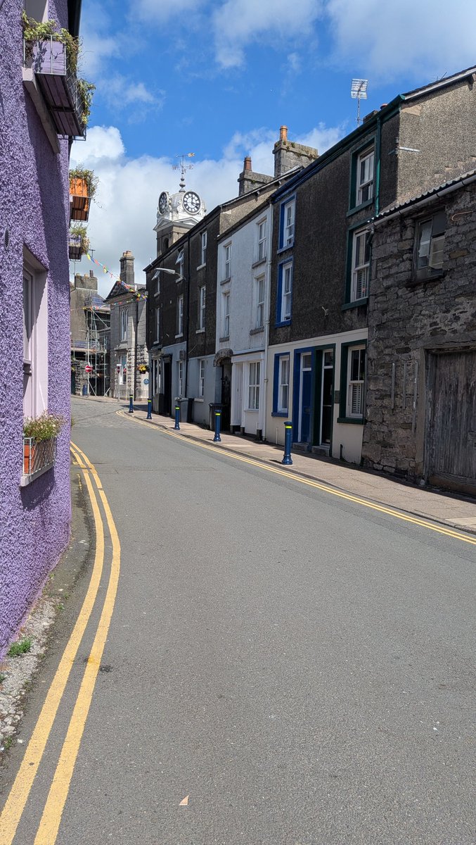TheLengthsman's tweet photo. Finishing touch on the restored #Bollards in Market Street π
#Reflectivetape https://t.co/zD8Qvtvazt