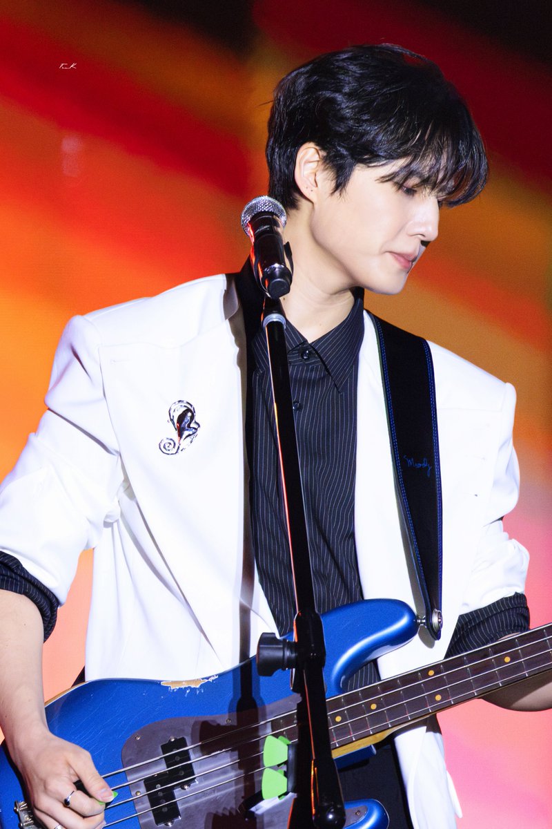 fox_ke2's tweet photo. 자연 코의 축복 🫠

강영현씨 사랑합니다 많이요 많이 제발요

260517 
DAY6 'THE DECADE' in BUSAN

#강영현 #영케이 #youngk #데이식스 #DAY6 https://t.co/3PYages5Sl