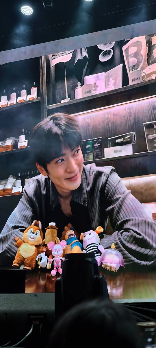 yunotized's tweet photo. jaehyun and his veeeery big popmart collection 😭😭😭😭😭 https://t.co/cpAC3r3xhi
