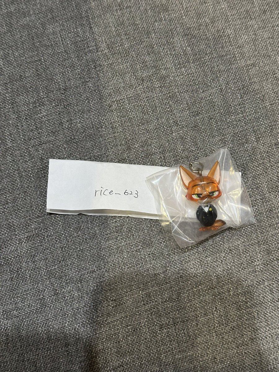 rice___623's tweet photo. ズートピア2めじるし　交換

譲　ニック
求　同種ジュディ

郵送希望です！

#ズートピア2
#ズートピア2ガチャ https://t.co/34GG05cbg6
