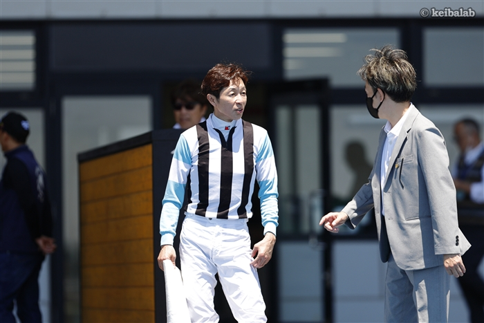 keibalab's tweet photo. 【実に凛として】
26年6月28日函館5R・2歳新馬1着
シグレ
Shigure
(牝2、栗東・武英智厩舎) 武豊騎手
#シグレ #武豊 #函館競馬 
https://t.co/5H7IHoh5bT https://t.co/v3tfODOEYg