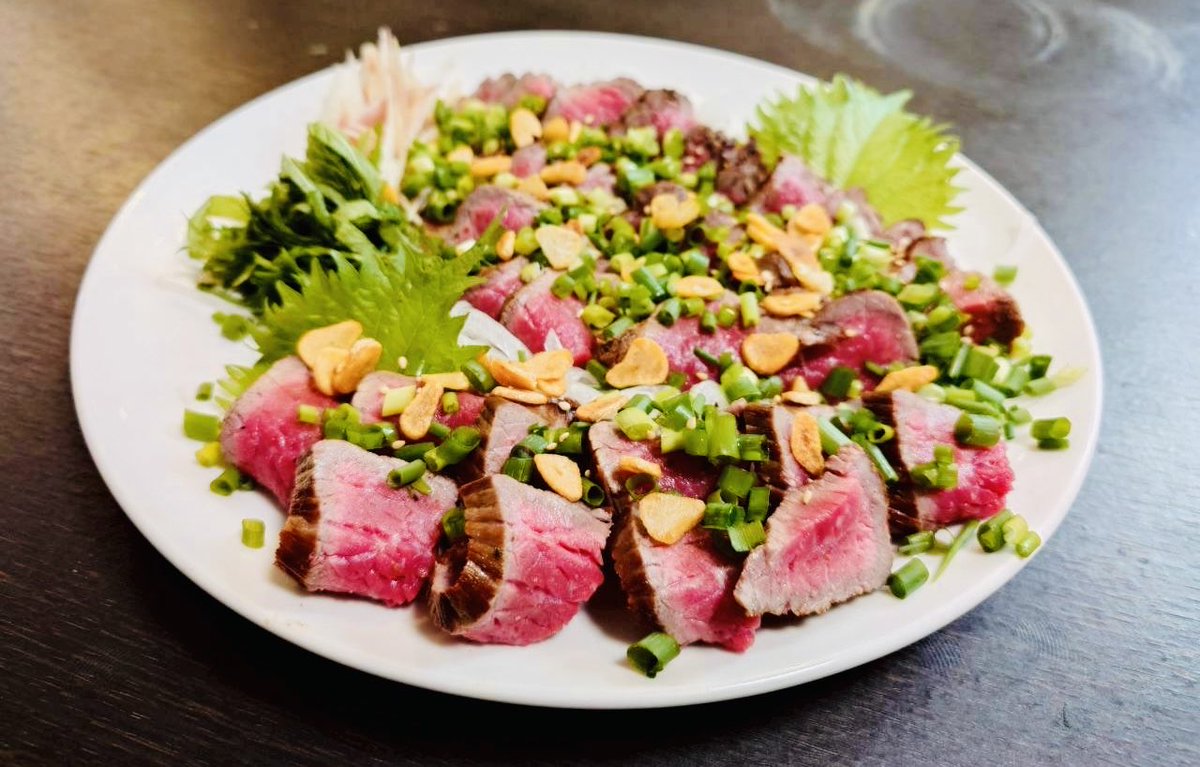 HitotsuZzz's tweet photo. 時間差では、ありますが
おめでとうめしが㊗️できましたー！
今回のメインは、牛肉のタタキとヤングコーン（ヒゲもたべます！）のフリッター！〆は、三輪そうめんを使ったTAKAちゃん好みのにゅうめんにしました！！
忙しいなか我が家まで駆けつけてくれてあざます❤️

#男飯 
#料理
#自炊 
#料理記録 https://t.co/XUZ0bqdsBz