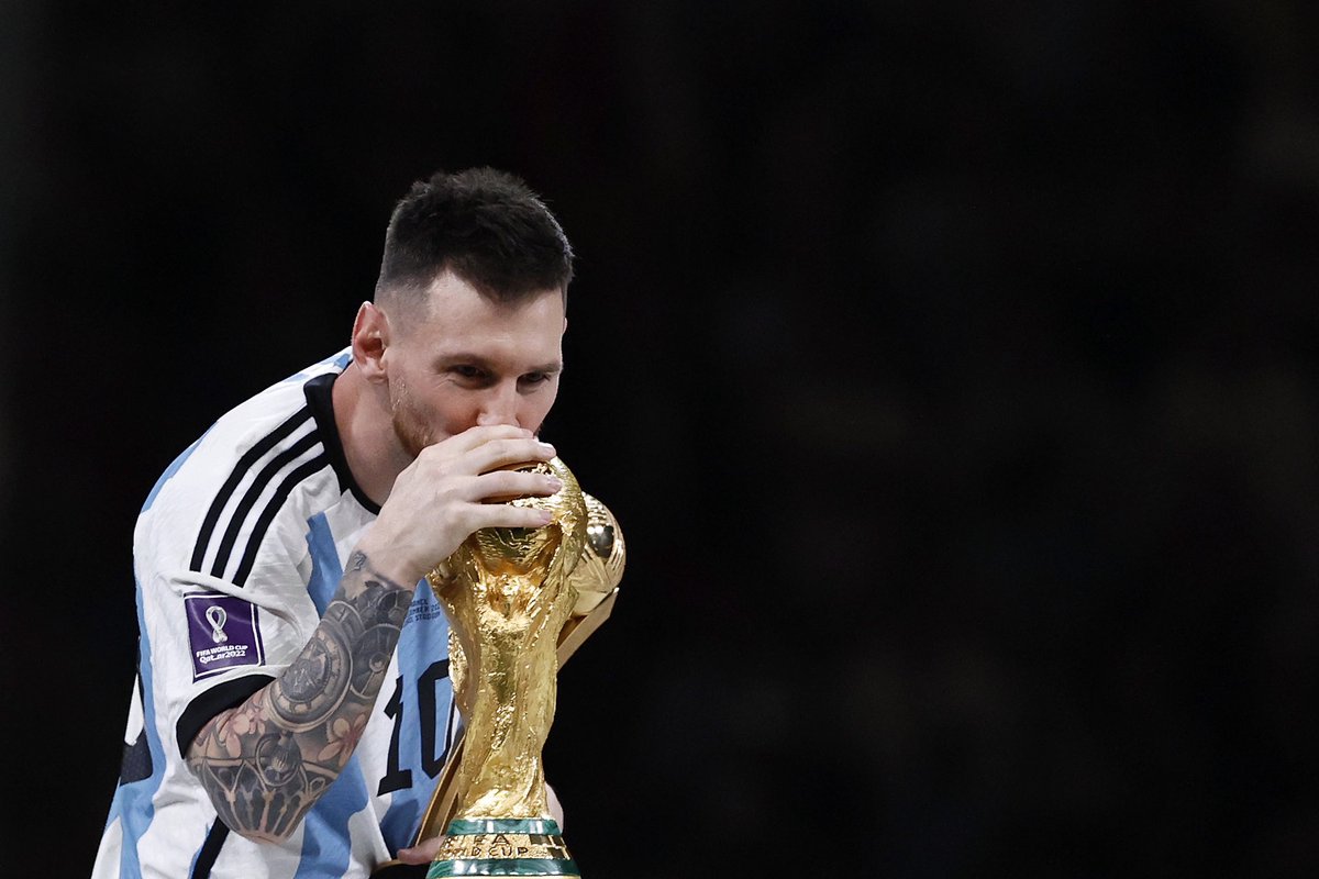 ballondor's tweet photo. Do you have to win the World Cup to win the Ballon d’Or? 🤔

🔗 The answer: https://t.co/tfAgH4K38h

#ballondor #worldcup https://t.co/tokvrYSW2r