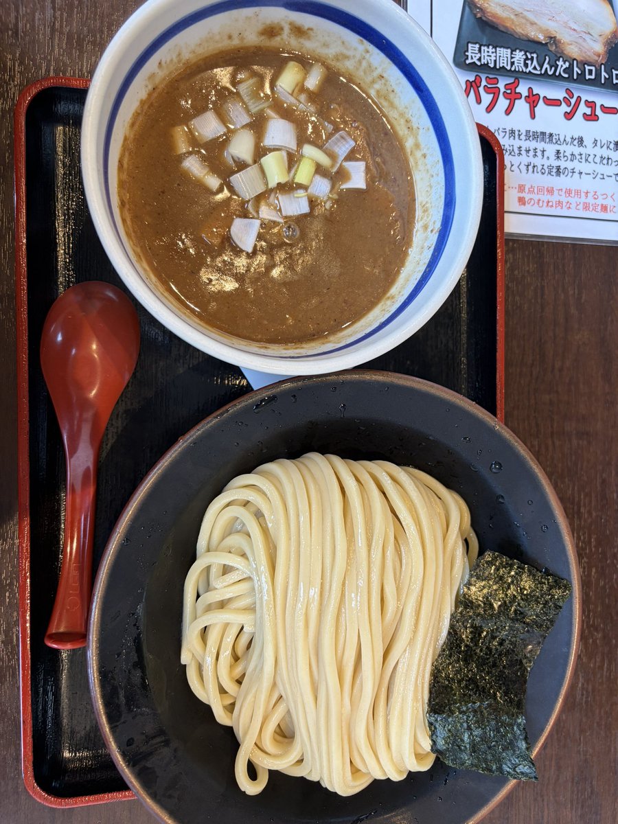 mkhvvvvvv's tweet photo. 製麺堂てつ🍜鎌ヶ谷
めっちゃ久しぶりに行けた！
3時だと並ばず入れたー！
でもずっと満席だった
すごい人気だ……
てつの麺めっちゃ好き
中盛り！
限定の和え玉も美味しかった https://t.co/PEsjZb2R7b
