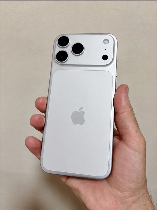 ambuikem's tweet photo. First time Apple is getting the colors right https://t.co/oeG0qjICGD