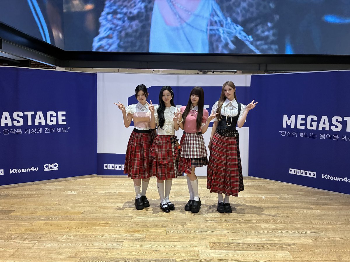 cosmosy_x's tweet photo. 𓊆Today will stay with us..❤︎𓊇
#cosmosy #コスモシー #코스모시
#himesha #de_hana #kamión #amei
#메가스테이지 #COEX #코엑스 https://t.co/9J4chEjZjE