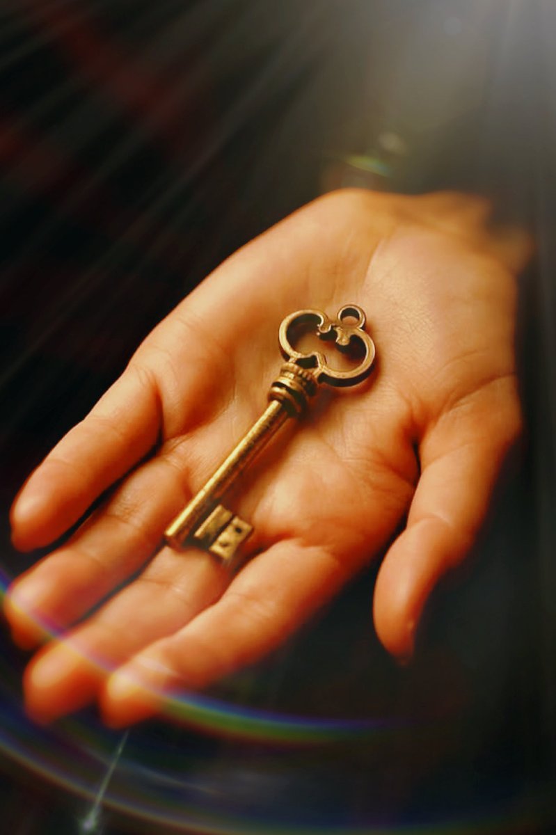 SpleviSPears's tweet photo. What kind of key can open this door? (The one in your heart) Finding this key will tell you where you should go. https://t.co/Ojhg7aUNsF