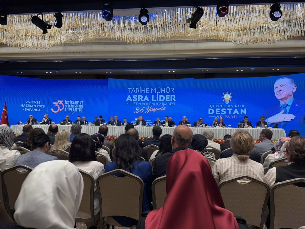 FIRATKORAN's tweet photo. 33İstişare ve Değerlendirme Toplantımızın son gününde; Sayın Cumhurbaşkanımız Recep Tayyip Erdoğan’ın liderliğinde, ortak akıl ve istişare anlayışıyla çalışmalarımızı sürdürüyoruz.

Türkiye Yüzyılı vizyonu doğrultusunda alınacak kararların güzel ülkemiz için hayırlara vesile olmasını temenni ediyorum.

@RTErdogan @suleymansoylu