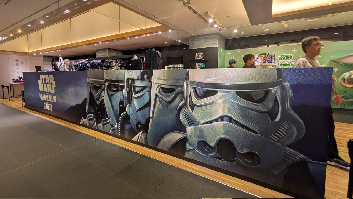 darthtake01's tweet photo. ソラマチにあるPOP UP STOREにいってきました。
ベネッセが出店しているだけあってグローグーが大きく扱われてました。
これから行かれる方はいつものスモールプラネットの場所とは違うので、迷わないように気をつけて。
私は迷った(笑)。
#マンドーグローグー 
#スターウォーズ 
#東京ソラマチ https://t.co/Q22tVlZTEn