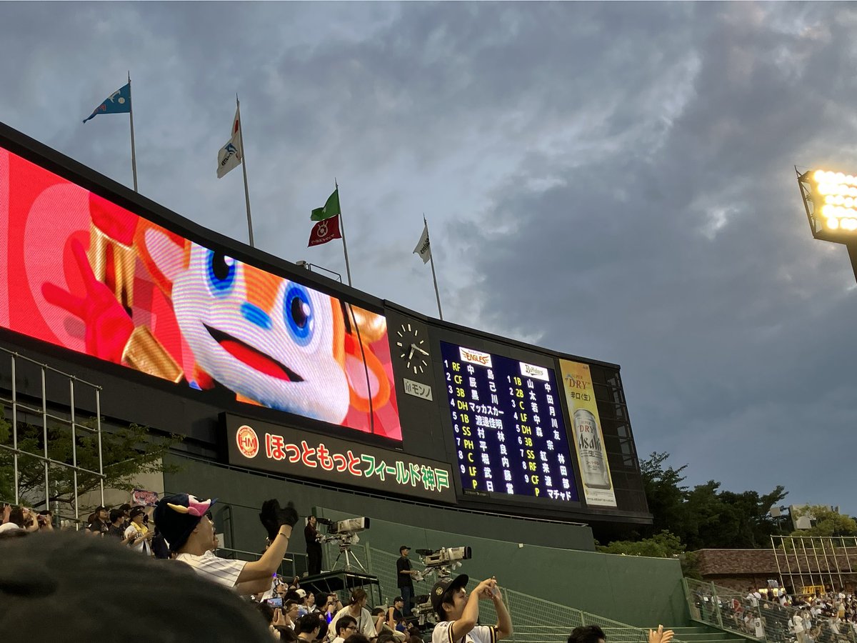 azashi's tweet photo. 花火メインで観にきた人も野球の面白さに触れることが出来る良い試合だったでせう（なお、極めてやきもきした模様 https://t.co/yki6uLdhlC