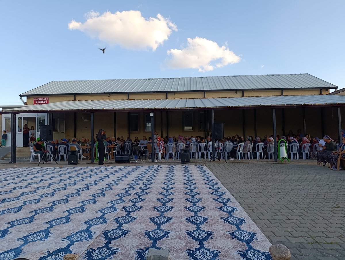 alevigenclerder's tweet photo. Alevi Gençler Derneği olarak, Nevşehir-Avanos ilçesinde bulunan Ayhanlar Köyü Cemevi'nin aşure lokmasına katılım sağladık.

Hz. Hüseyin ve Kerbela şehitleri için tutulan oruçlar ve ibadetler kabul olsun. https://t.co/jUkX79sBfu