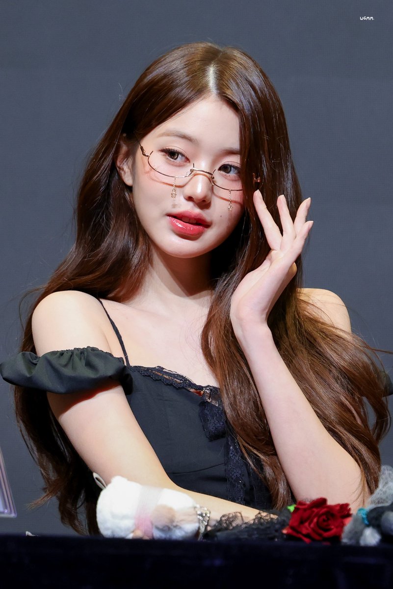 wgmm0304's tweet photo. 260628 안경룩도 굿👓✨ #IVE #아이브 #JANGWONYOUNG #장원영 #ウォニョン https://t.co/1JQicJypx0