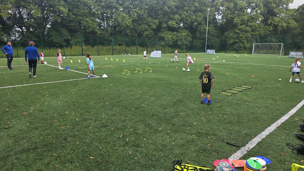 LanghoFC's tweet photo. Our girls' development sessions (Rec - Yr 4) now move to Sunday mornings 10am - 10:45am at The Rydings.
Run by Cat 1 coaches and free until the end of July.
Contact Mark +44 7976 462196 for details. https://t.co/SpJU0bi0Gr