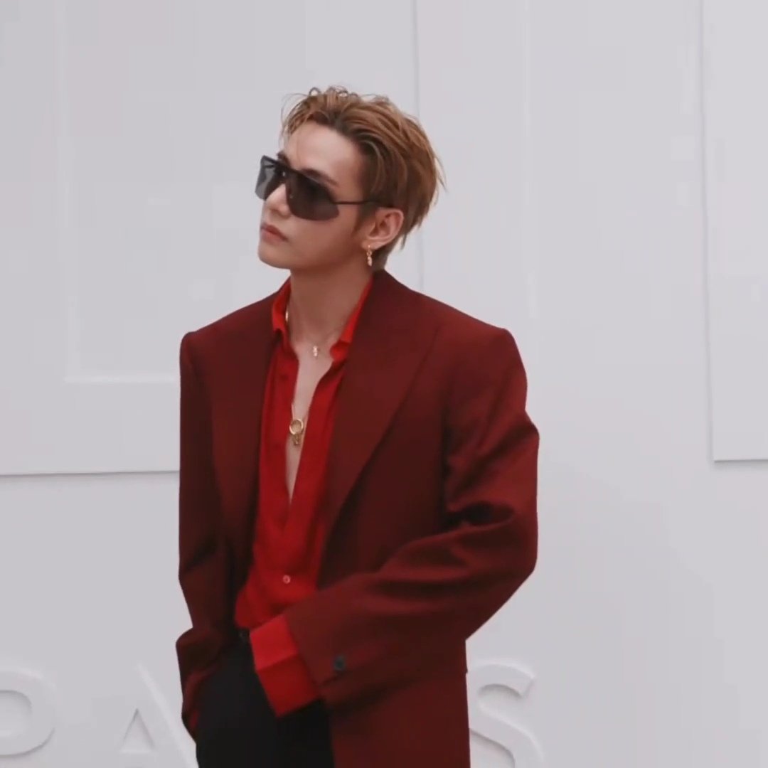 vhopebot's tweet photo. louis vuitton &amp; celine https://t.co/4t1nZ9YH40