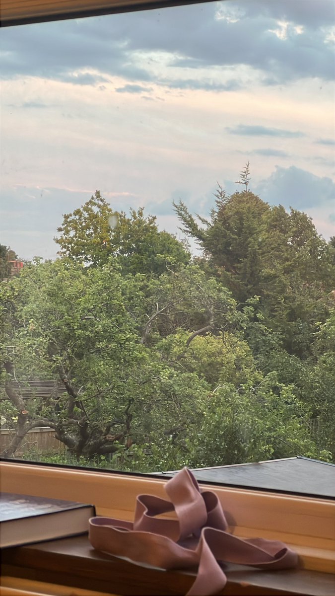 StageMeetsWorld's tweet photo. Good morning to our writers - ✍️ @3nildown @Dwarven_King_SH @DoolanLita @MogRagga @WriterWil @SendCakeFilms @emmakaufmann @NormReyn @tom_corradini what’s your #hearwave looking like  ? 

#sundayfringe #WritingCommmunity https://t.co/sSaYwNebFe
