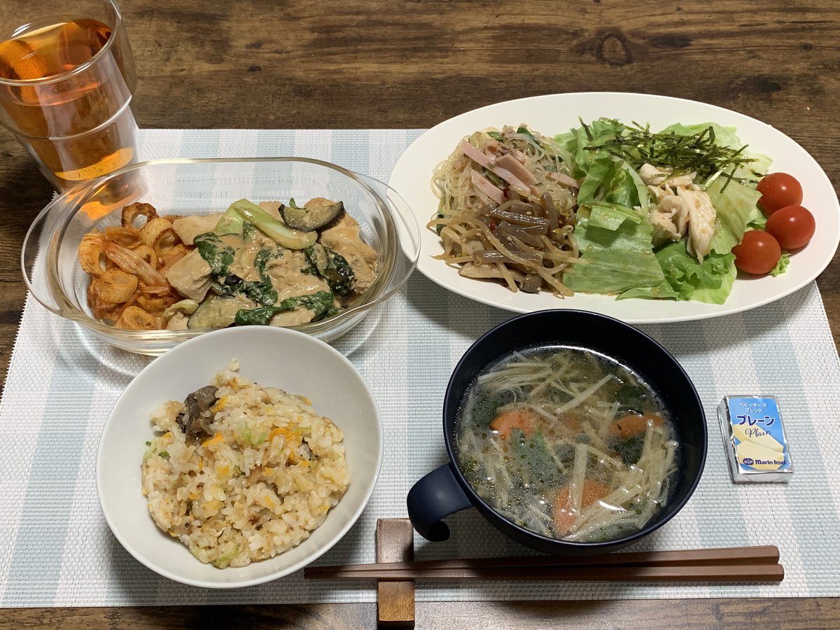 living_alone223's tweet photo. #今夜はこれで決まり！

鶏むねと青梗菜のオイスターマヨ炒め
えのきと野菜の中華スープ
極みレタスドレッシング

今週もお疲れ様でした〜😙久々土日とも朝昼夕食を家で食べました♪コメダは行きましたが🤣夜はアイロンして〆✨ご馳走様でした〜❗️☺️👍♪
#一人暮らし　#自炊
#料理好きな人と繋がりたい https://t.co/HX2f0RrlOD