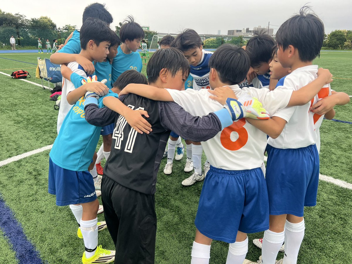 TroppoF's tweet photo. U12  全日リーグ

vs  エルセレ2nd  0-0

前節での課題などミーティングで共有しました。
試合開始からボール支配しながら攻撃を続けましたがゴール出来ませんでした。相手チームの粘り強い守備はありましたがフィニッシュまでの技術やフィニッシュは課題継続中です。 https://t.co/HP6Eb7BSec