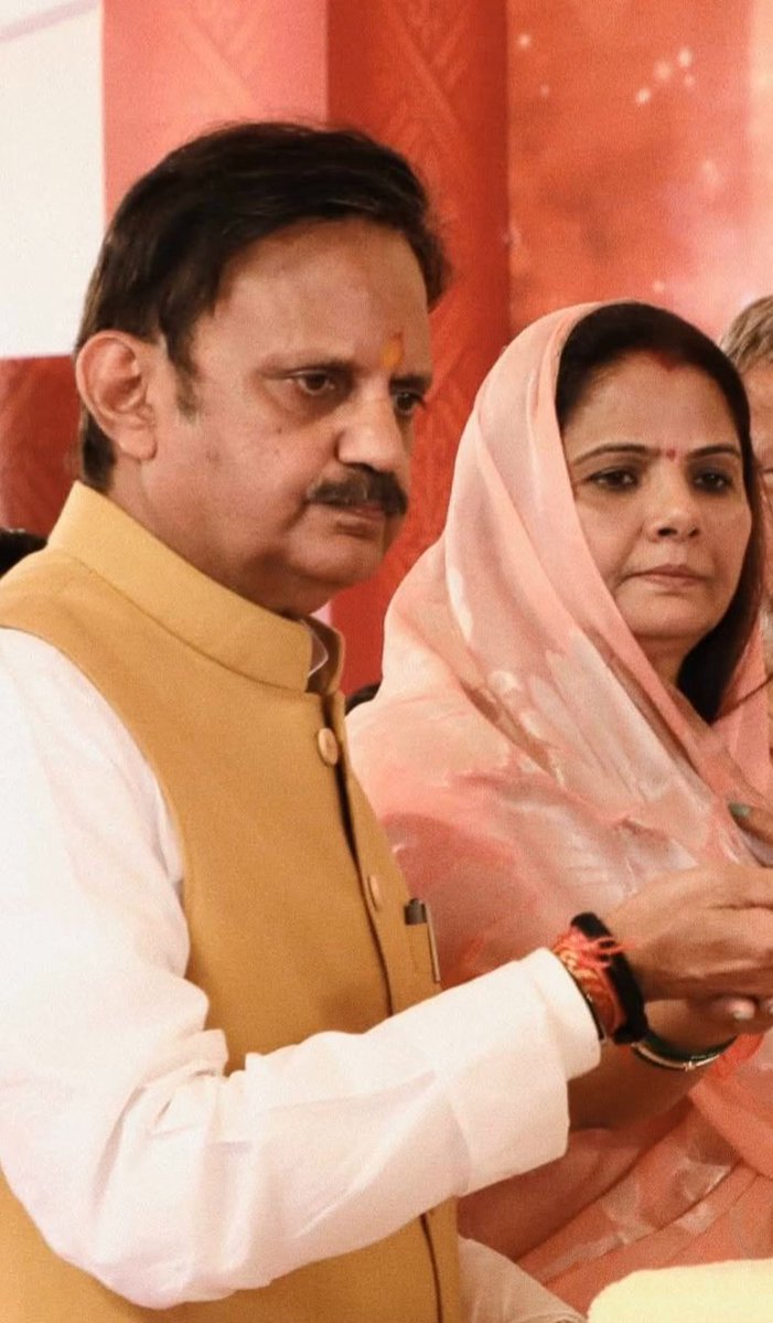 Pmishrabjp's tweet photo. शुभकामनाएं!!

हमारे पारिवारिक कुटुंब व मध्यप्रदेश सरकार के यशस्वी उप मुख्यमंत्री मान.श्री @rshuklabjp जी एवं चाची जी को वैवाहिक वर्षगांठ की हार्दिक शुभकामनाएँ एवं बधाई!

आप पर सदैव ईश्वर की कृपा बनी रहे 'मां शारदा' जी से यही कामना है।
.
.
#rajendrashuklafansclub https://t.co/AoetO8uLdv