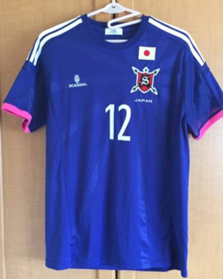 rinaspecial11's tweet photo. そうか 6/28
SCANDAL 横浜アリーナライブ
『 FESTIVAL 』 から１２年 
懐かしい 😌
こんな Tシャツもあったね
Sサイズ以外売り切れで
買えなかったけど
持ってる人、居る？ https://t.co/m5pcbXsepu