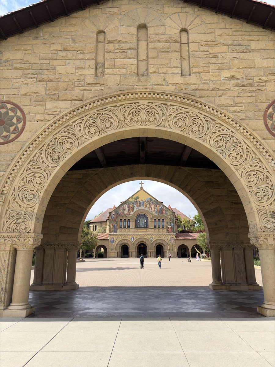 acakbinxyz's tweet photo. Building a health tech start up in Silicon Valley🥸
Sneaking into a random building on Stanford campus and working until 2 a.m.
Raising some grants
Life is amazing🥲 https://t.co/xJY1pLushv