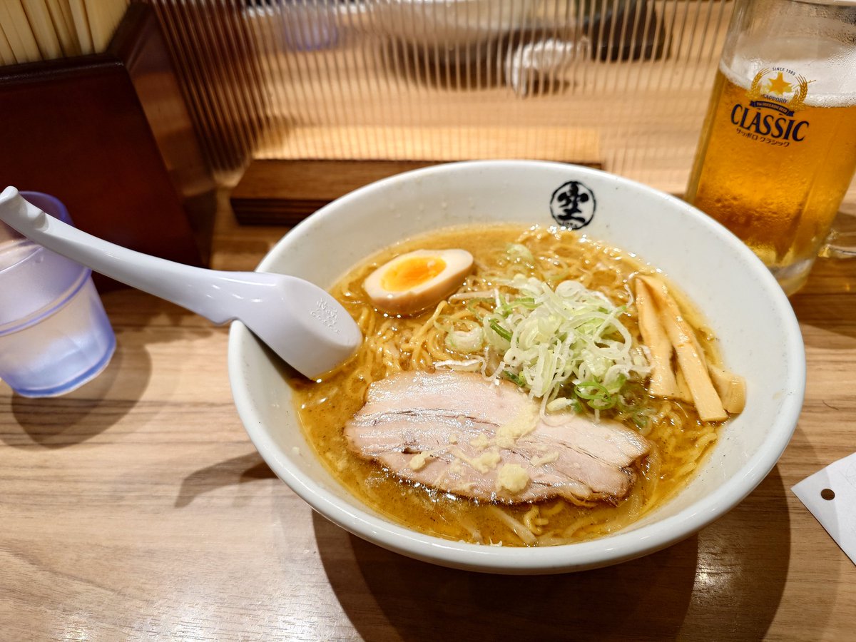 karma_wada's tweet photo. さようなら北海道
思った、昼の塩ラーメン旨かったんだと
好みもあるが、この味噌も旨いが上をいっているかと
次回は海鮮狙うぞ https://t.co/yFKy5w3xfA