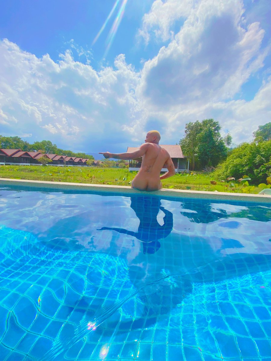 NomadLexGraves's tweet photo. pool villa day 🧘🏼 https://t.co/Tm79qBWXXV