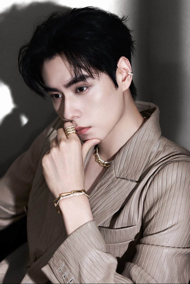Allcbizmelons's tweet photo. 🍉iQIYI’s Costume Drama “The Return Of The King/天行九歌”

Adapted from Chinese donghua “Nine Songs of the Moving Heavens/天行九歌”

Starring: #HuYitian, #HeQiu

Director: Yang Huan (Lost You Forever, Perfect Match)

Screenwriter: Shen Rong (Trident)

#CDrama https://t.co/EduD2CabfL
