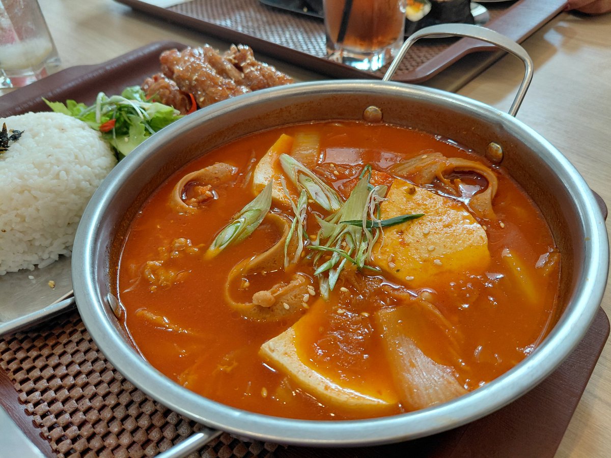 temcyfood's tweet photo. • Kimbap
• Kimchi Jiggae
• Ganjang chicken + nasi

Sarangeui Oppa
📍 Tembalang, Semarang https://t.co/uPKW41WsHj