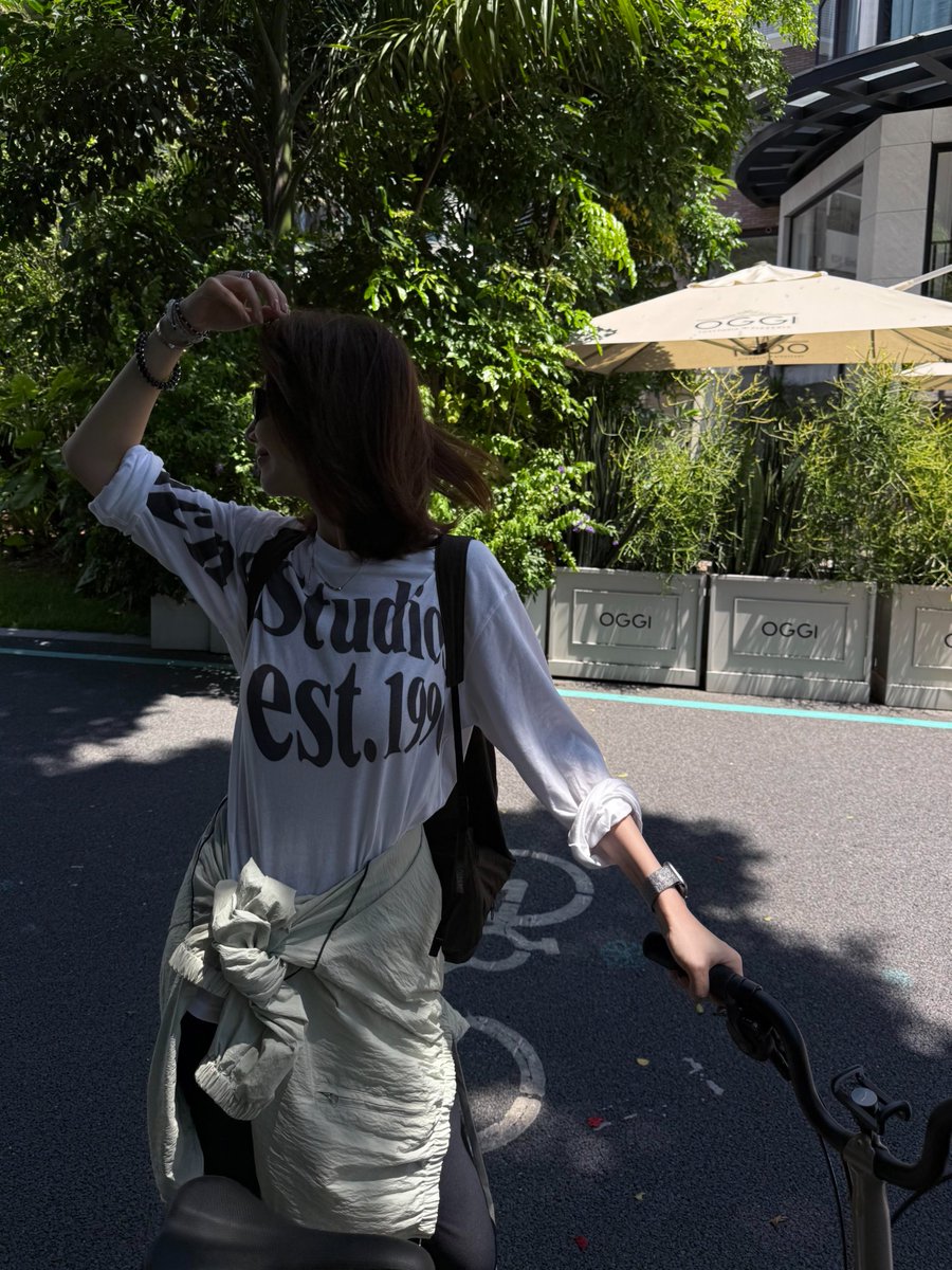 gyyxoot's tweet photo. 唔知點解，每次咁樣影，都覺得自己係部老電影嘅女主角。 https://t.co/J2dWRu3ONW
