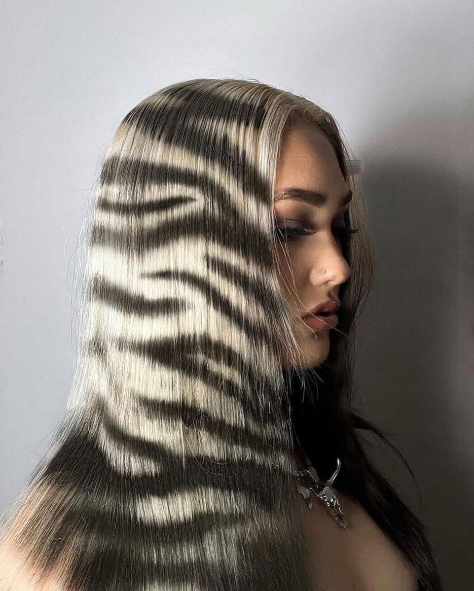 rogue's tweet photo. Hair artist Jackie Bieber brings haircuts to life with crazy good hand-painting. 🎨✂️ https://t.co/F6FbeTjTD9