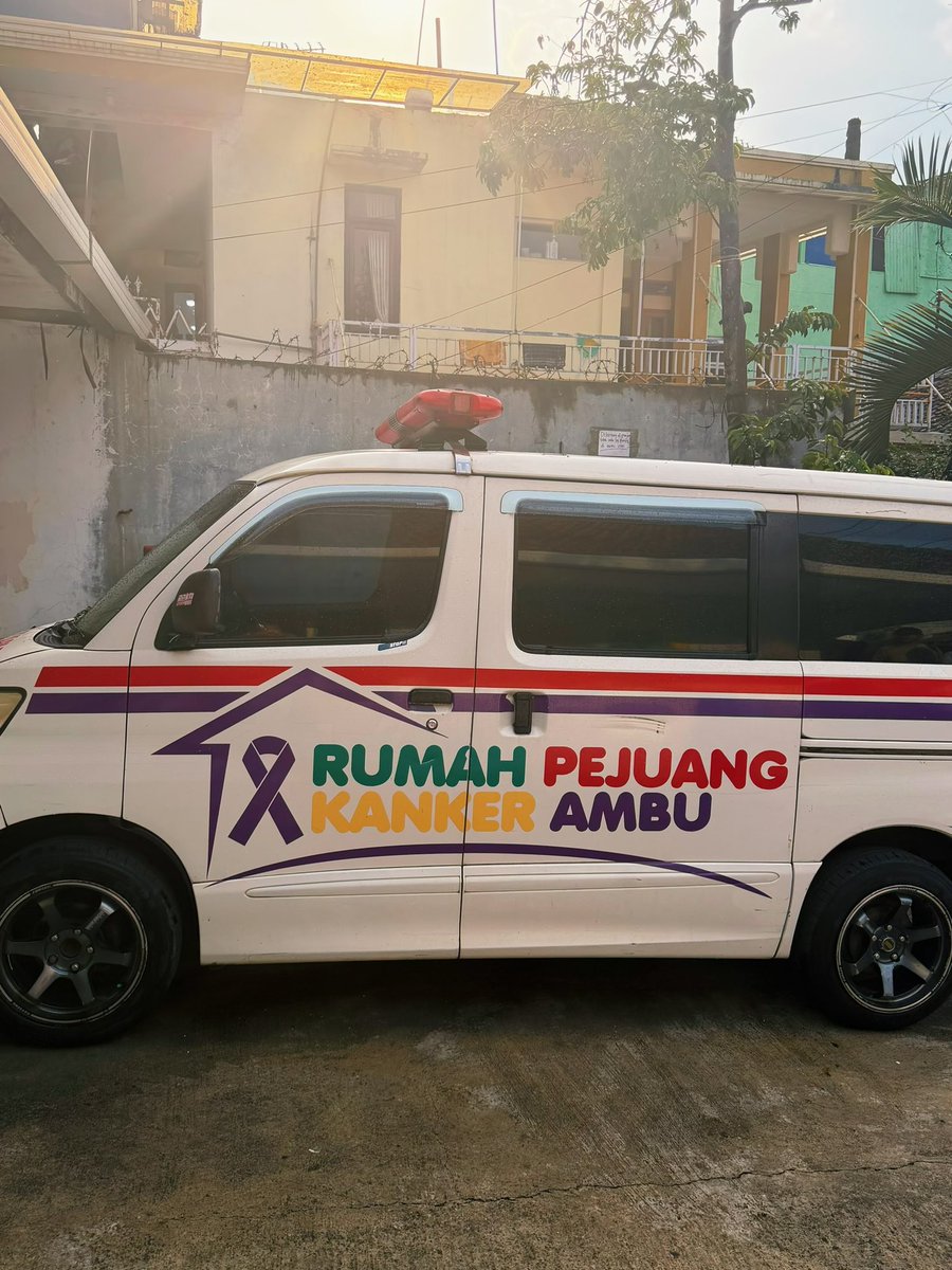 virdianaurellio's tweet photo. Perjuangan mereka melawan sel kanker tidak bisa dimenangkan dengan jalur paman, jalur relawan, jalur menyuap atau jalur kecurangan.

Seharusnya kita yang dewasa belajar dari adik adik ini bahwa kemenangan sesungguhnya itu harus diperjuangkan dan hanya mampu dititipkan kepada diri kita sendiri. 

Mereka hanya bisa menang, ketika keyakinan berhasil mengalahkan keraguan, maka tubuh akan semakin imun untuk menghabisi seluruh sel sel yang berupaya memakan mereka. 

Terimakasih adik adik, kami belajar banyak! Kita doakan selalu kesembuhan dan cita cita adik adik tercapai semuanya!