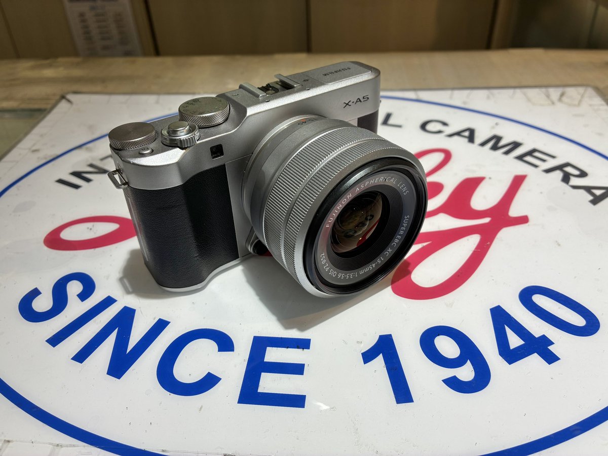 LuckyCameraShop's tweet photo. 【注目商品】

・Panasonic LX100

・SONY RX1R

・FUJIFILM X-A5 (XC15-45mm付)

3点　注目商品になります。

※SONY RX1Rのみセンサーゴミがあるため、特別価格になっております。

ぜひご検討ください

TEL 03-3354-7898

ショップURL https://t.co/hxV1XN3Ycv

 #ラッキーカメラ 
#LuckyCamera https://t.co/Rltszrzb0S