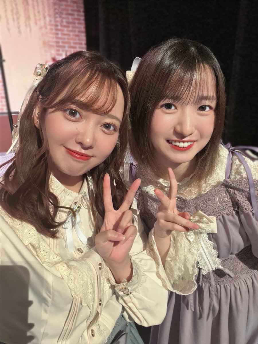 ishida_minami's tweet photo. #花売りに結ばれて
撮っていたただいたお写真🫶

ベンダー役 加藤結ちゃん
マリー役 佐藤美波さん

写真を撮る時にお話もできて嬉しかった☺️ https://t.co/2RWL32AC2n