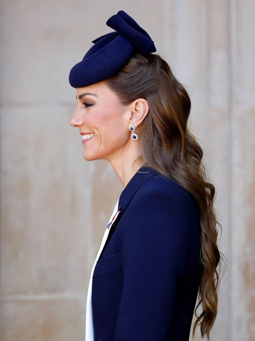 christo34036850's tweet photo. Bring the Heat #slaying ♔HRH #weekendvibes #BlazerLook #ClassyStyle #FashionInspo #ElegantStyle #ChicLook #Fashionista #frockingFabulous #FutureQueen #queenbee #PrincessofWales 🏴#CatherinePrincessOfWales #PrincessCatherine #muse #RoyalFamily #iconic #Britishvogue #GHD https://t.co/KETzkPm1PG
