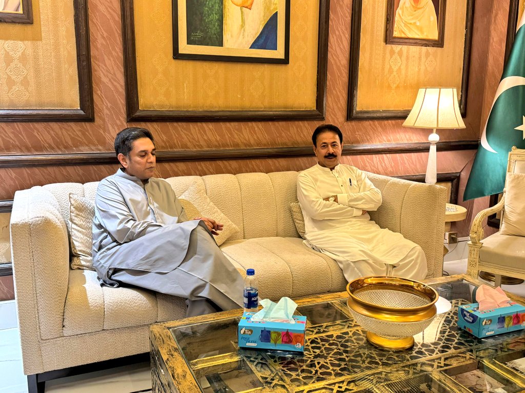 BRArsalanSheikh's tweet photo. سی ای او سیپکو جناب اعجاز احمد چنا صاحب اور سکھر میونسپل کارپوریشن کے محکمہ الیکٹرک کے افسران سے میئر ہاؤس سکھر میں ملاقات کی، جس میں متوقع مون سون بارشوں کے دوران ڈسپوزل اسٹیشنز کو بجلی کی بلا تعطل فراہمی یقینی بنائی جا سکے اور نکاسیٔ آب کا نظام مؤثر انداز میں جاری رکھا جا سکے۔ https://t.co/T3SacnIryJ