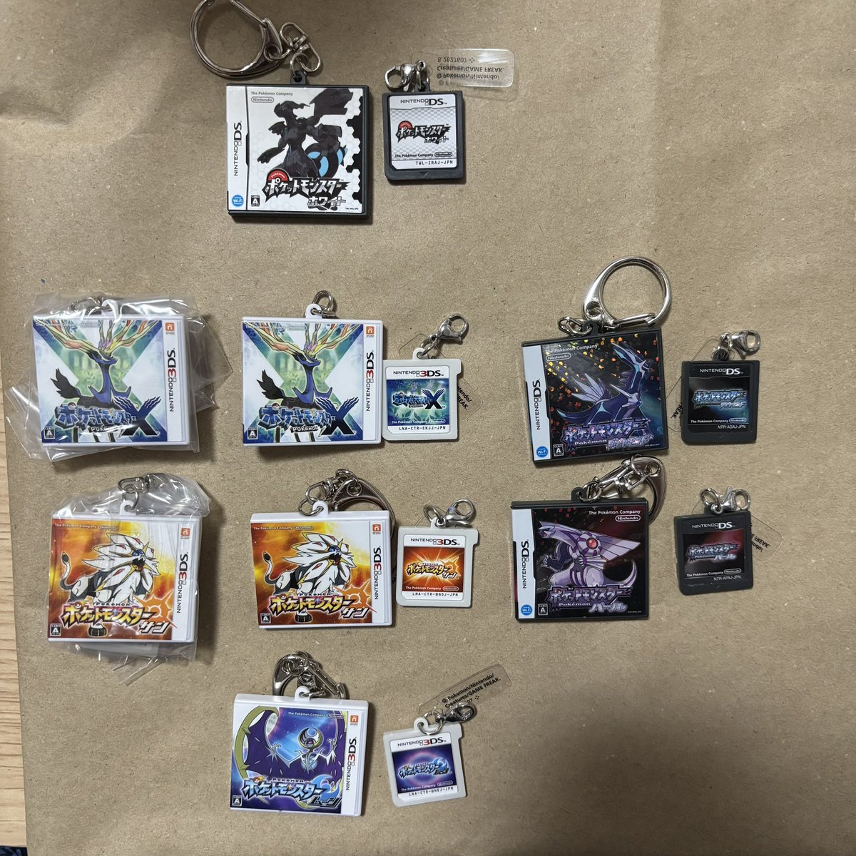 kkk_games's tweet photo. ポケセンオンラインからやっと届いた！
カプセル開けるのが大変でした。
ゴミ捨ても大変です。
入れる意味あるんか？😇w
マグネットみたいにBOX売りにしてくれたら良いのに... https://t.co/5G8qzFcjoC