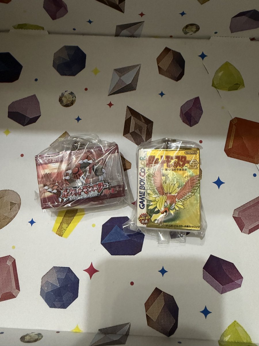 ERIy423's tweet photo. 【交換】
郵送希望
プチプチに巻いて送ります

ポケットモンスター【カプセルトイ】

パッケージ＆カートリッジキーホルダー
コレクション 1996-2002

求　緑　サファイア

譲　金　ルビー

まとめて交換いただける方優先させていただきます

#ポケモン交換 #ポケモン_交換 https://t.co/ME5DqW7vOI