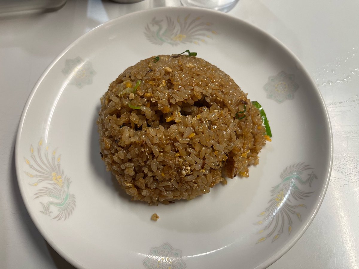 perrysakamoto's tweet photo. 前から行きたかった昼営業のみのラーメン屋さん🍜に行って来ました。名店中の名店でずっと食べたかったから並ぶのも覚悟で行きました。とてもおいしかったです https://t.co/qj4eO7qu96