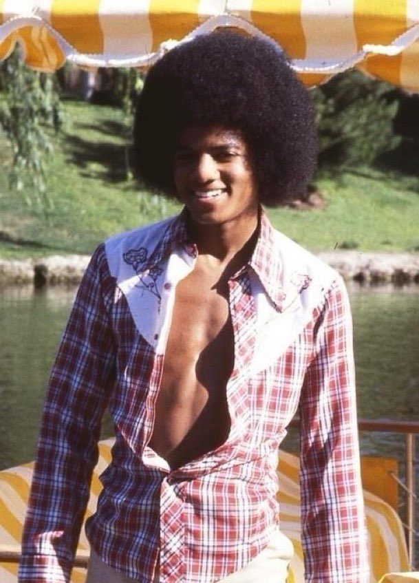 v4mpchael's tweet photo. 70s michael achieved a level of boyfriendism no other nigga will ever achieve https://t.co/ifZoWPvLl7